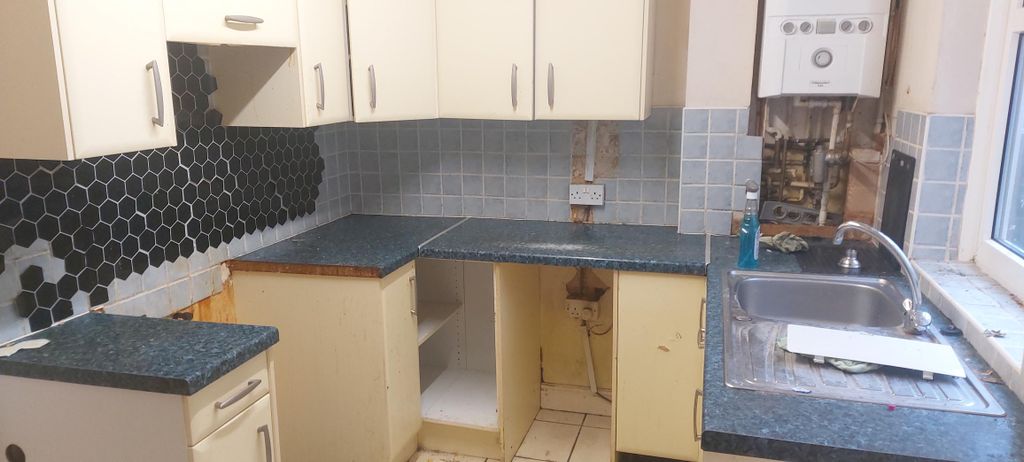 Property photo 2 of 6 Kitchen