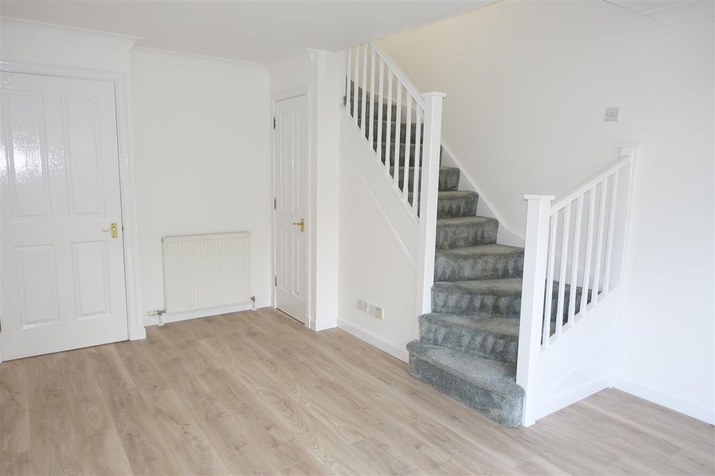 Property photo 3 of 12 Lounge