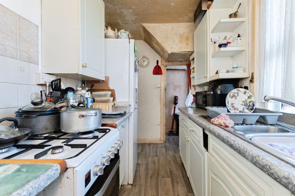 Property photo 3 of 20