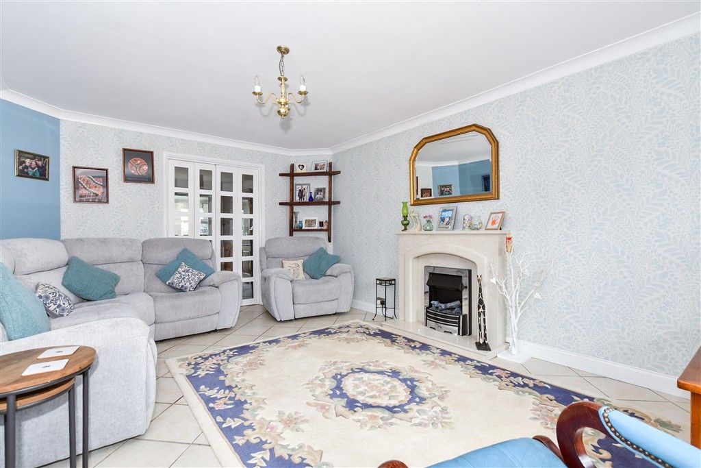 Property photo 1 of 11 Lounge