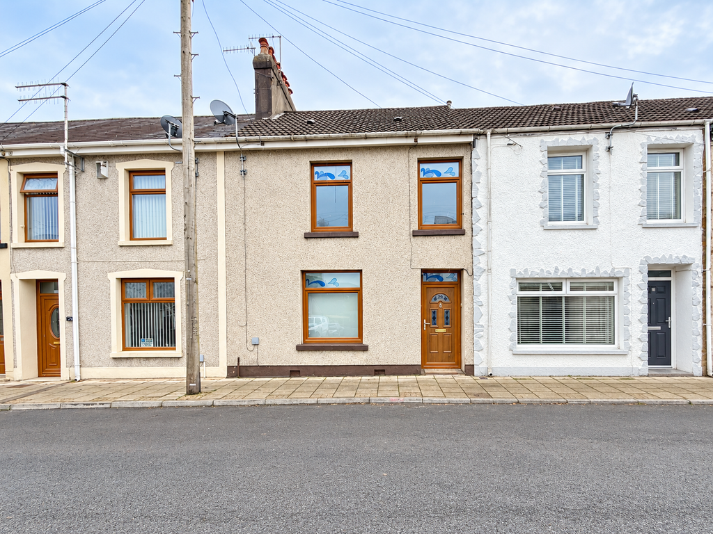 Property photo 1 of 18 58C9384D-A40A-4Ddd-B90D-0Cb0E7Bc9678