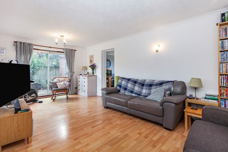 Property photo 2 of 11 304308