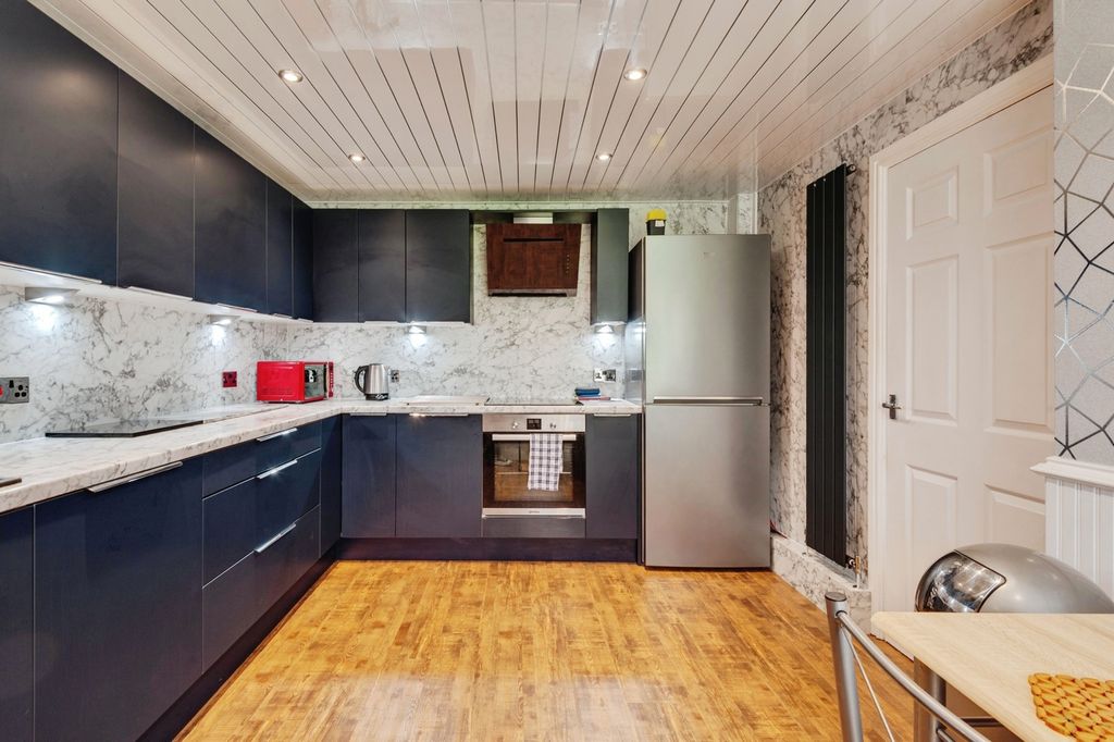 Property photo 3 of 17 Photo