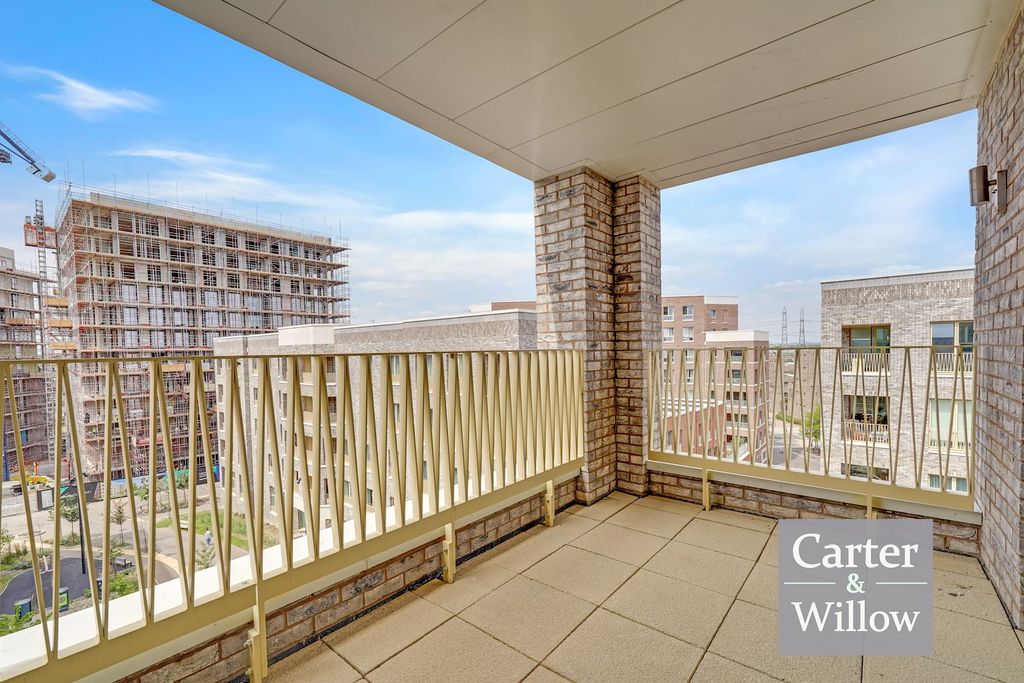 Property photo 2 of 16 Balcony