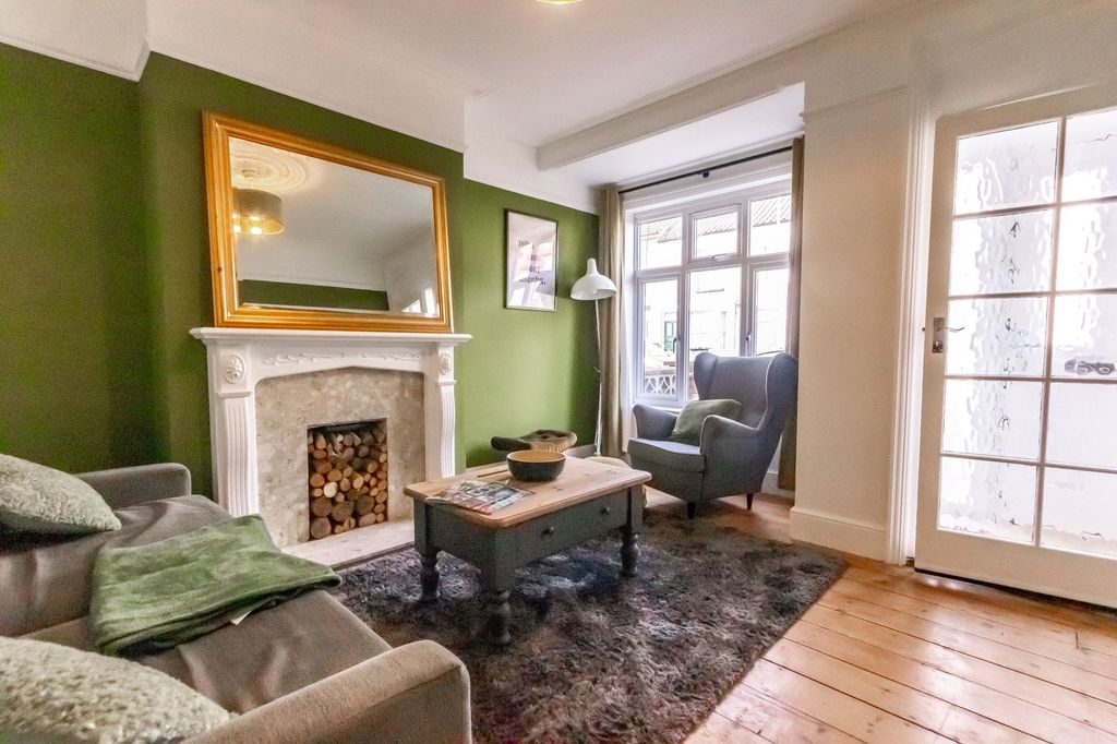 Property photo 2 of 17