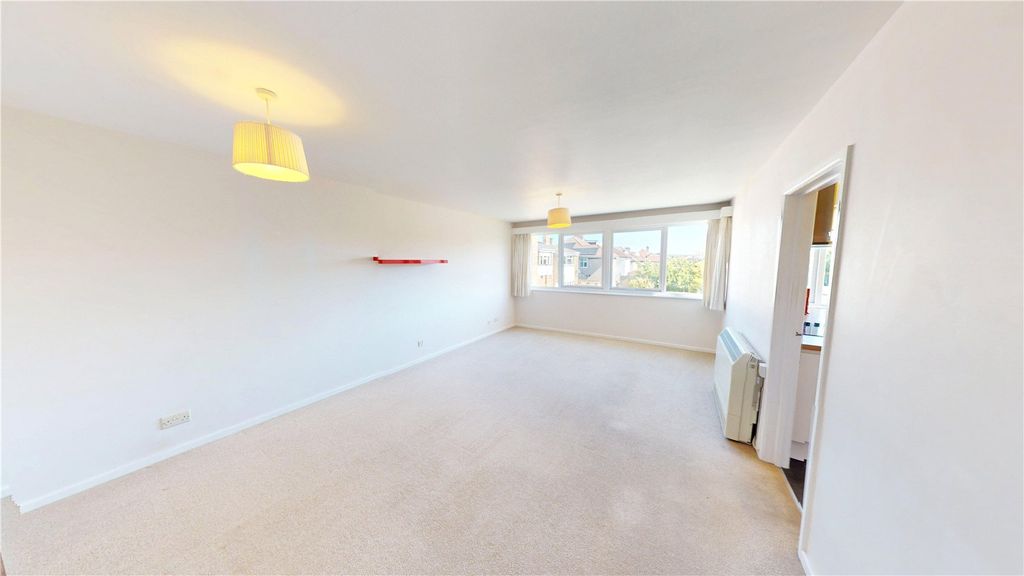 Property photo 3 of 9 Picture No. 01