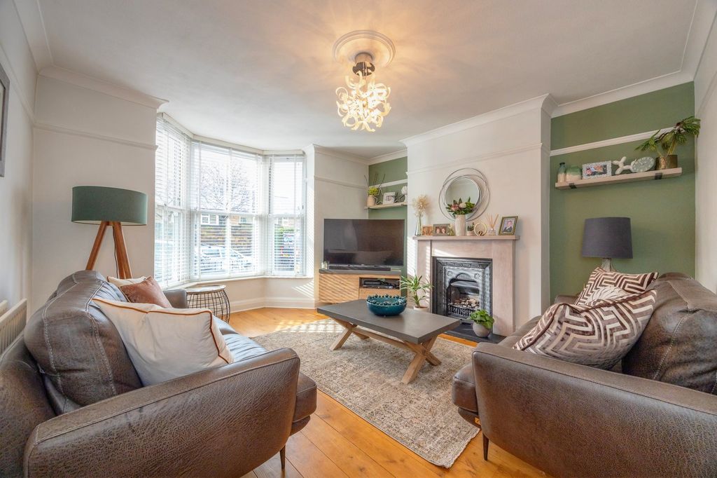 Property photo 2 of 28