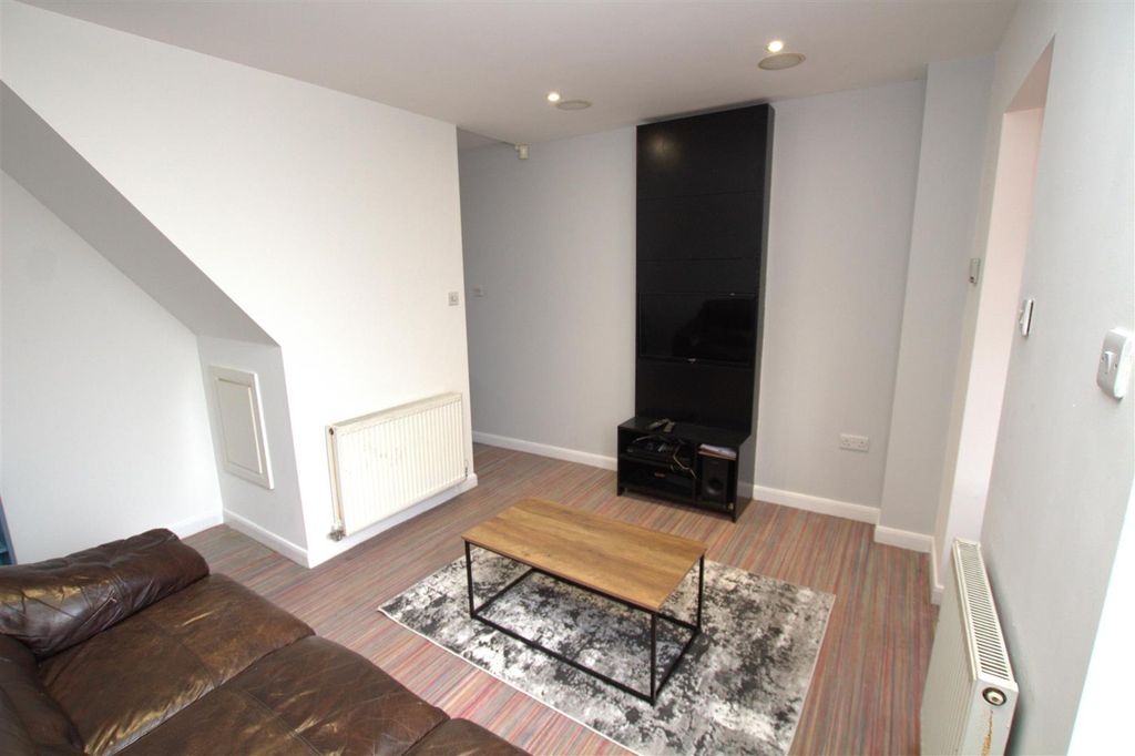 Property photo 2 of 11 Lounge Reverse.Jpg