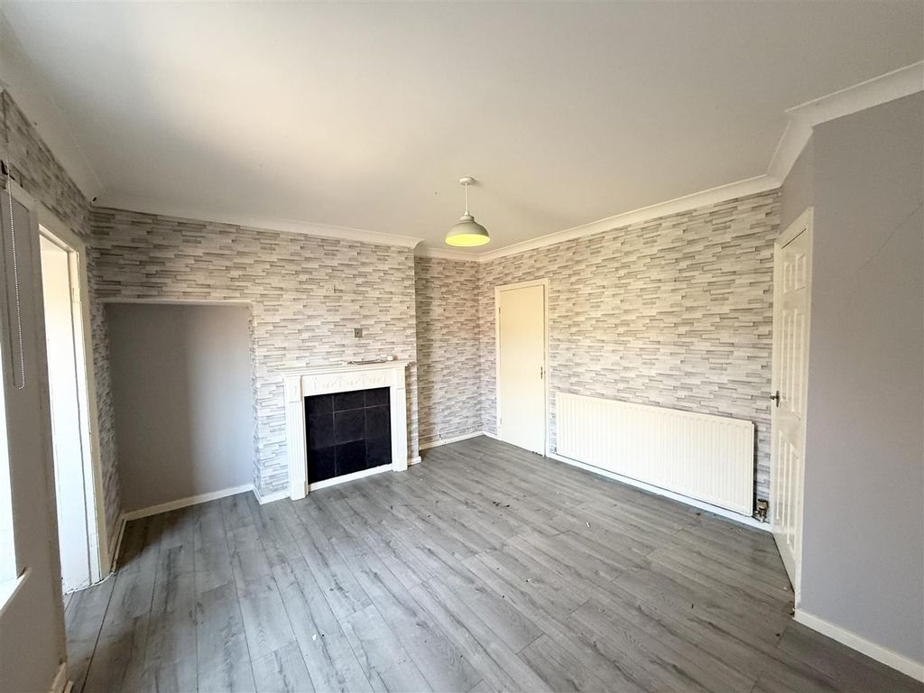 Property photo 2 of 9 Dining Room