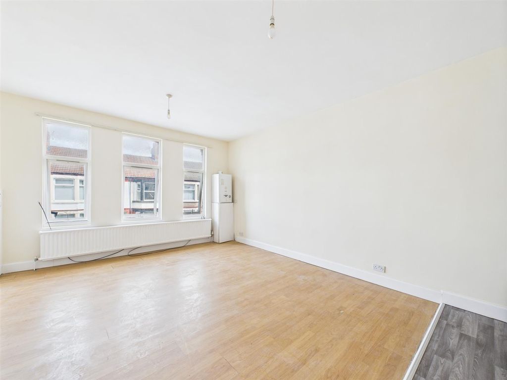 Property photo 3 of 21 Cam03844G0-Pr0305-Still009.Jpg