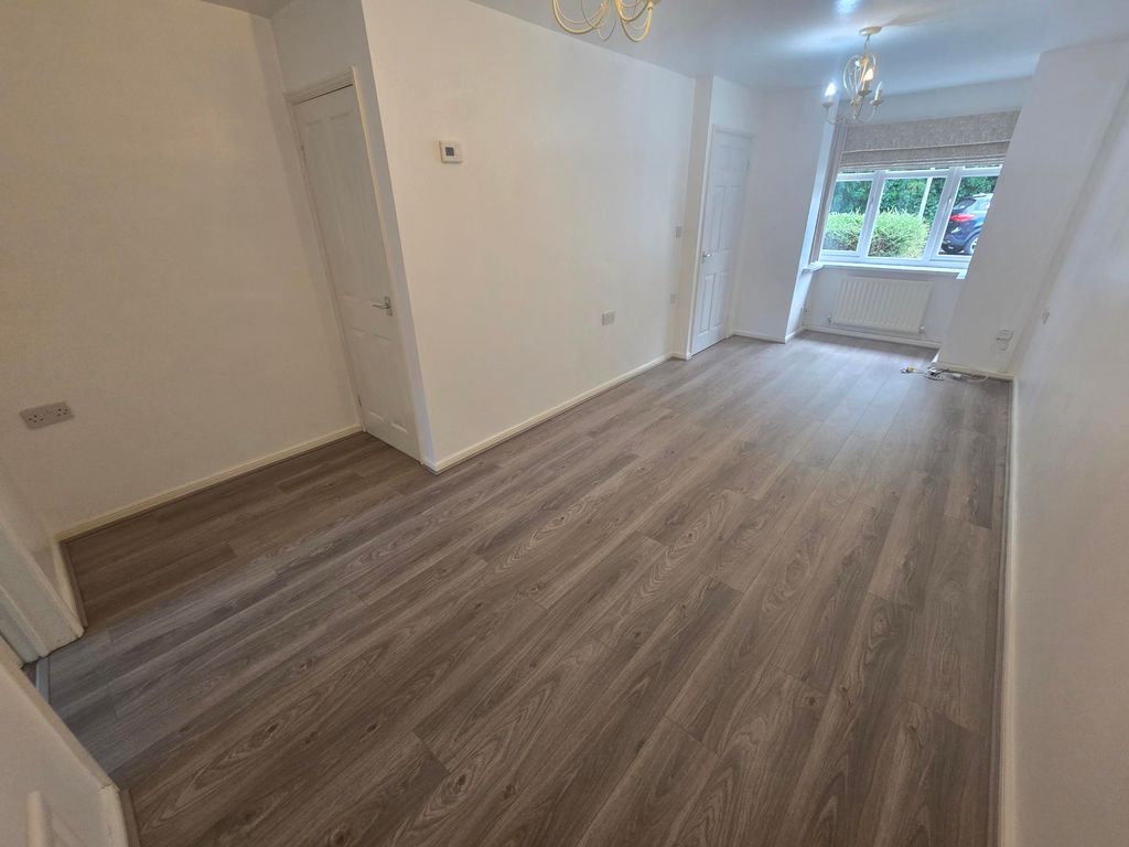Property photo 2 of 7 Living Room