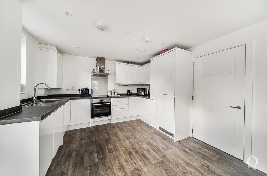 Property photo 3 of 20 c50661c9-B28c-42d...