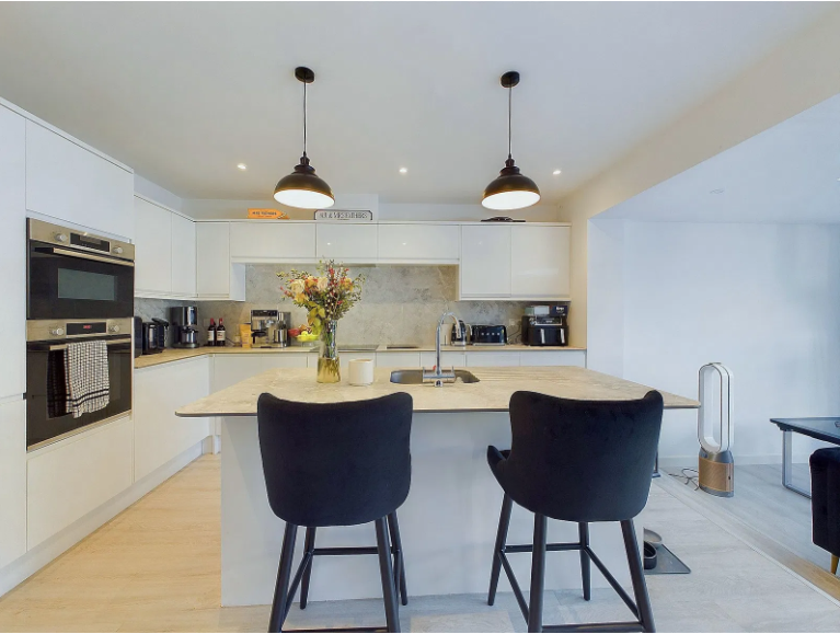 Property photo 3 of 19 3