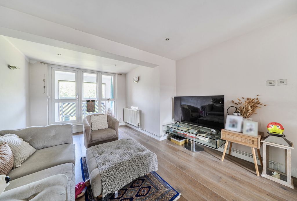 Property photo 2 of 12 1497982-4-6A61E7c...