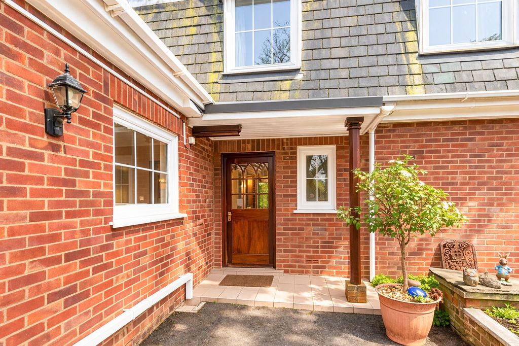 Property photo 2 of 28