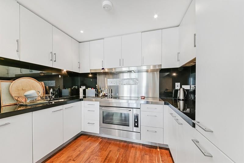 Property photo 2 of 10 Kitchen