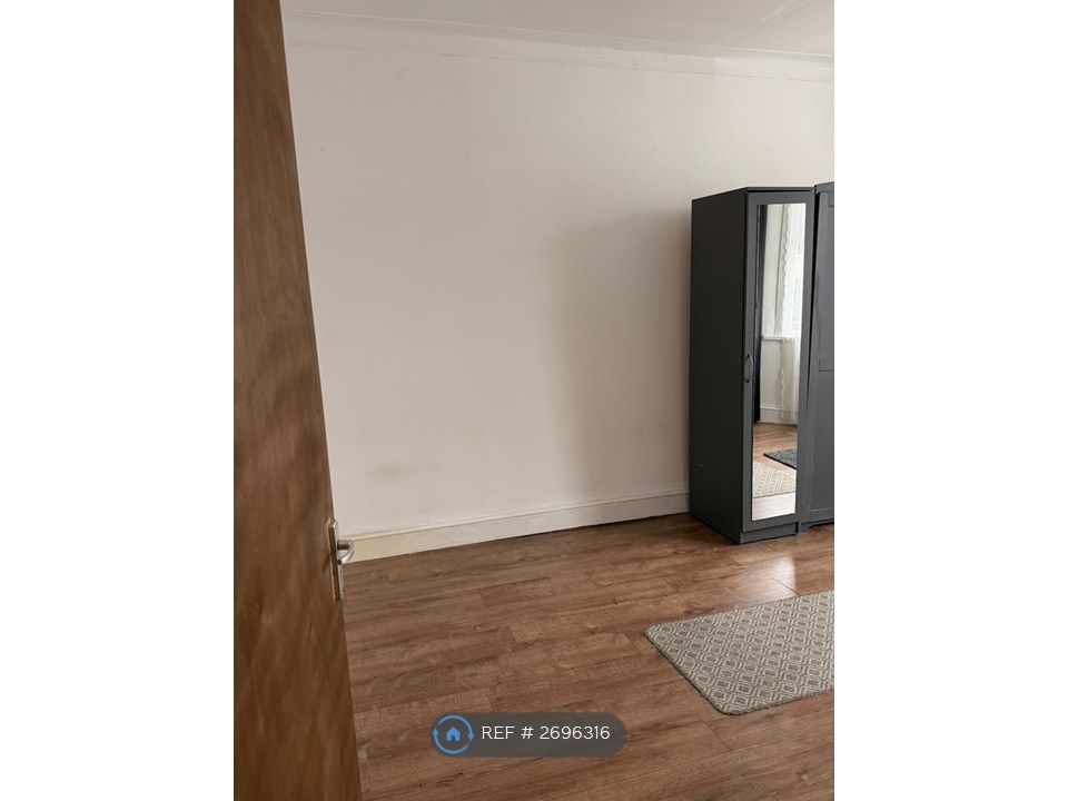 Property photo 3 of 10 Living Room