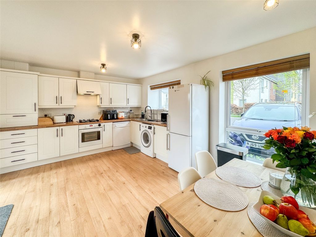 Property photo 3 of 17 Dining Kitchen