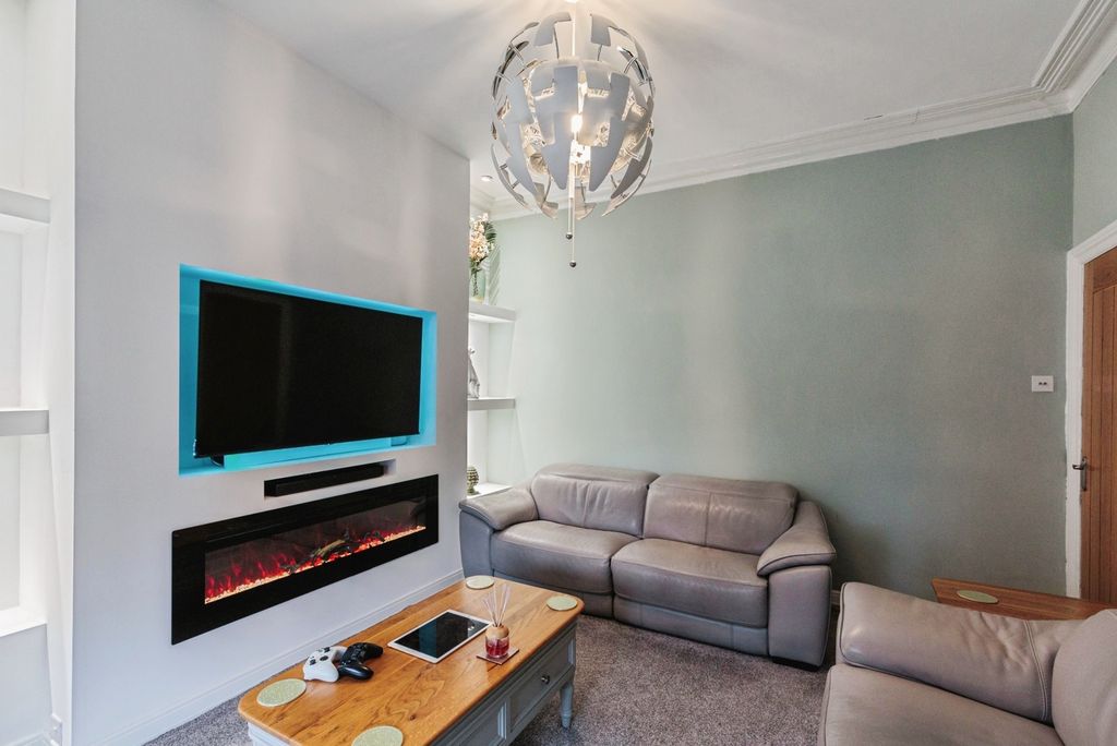 Property photo 3 of 24 Pbox-Img.Jpg