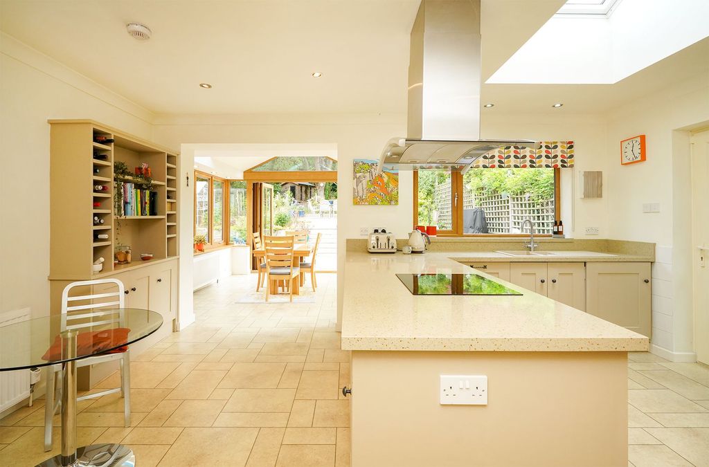 Property photo 2 of 42