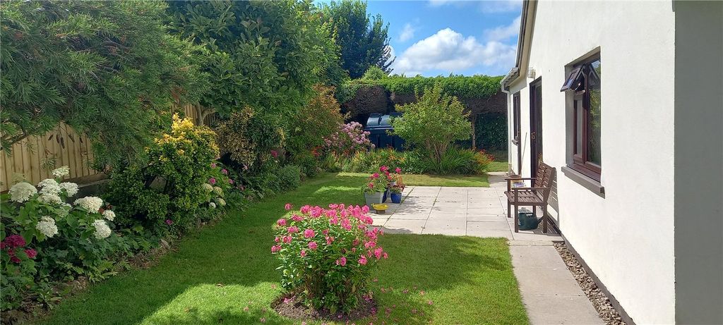Property photo 3 of 17 Picture No. 21