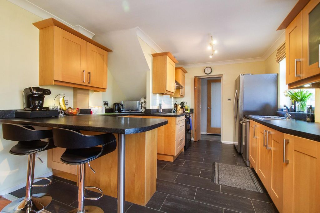 Property photo 3 of 16 Kitchen / Dining Room