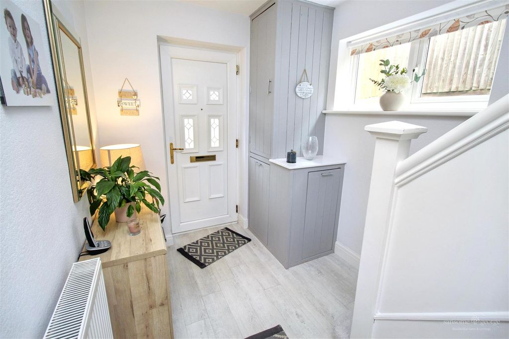 Property photo 3 of 15 Hall