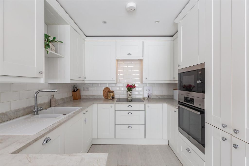 Property photo 2 of 19 Kitchen