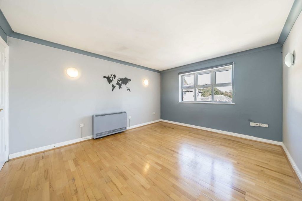 Property photo 2 of 5