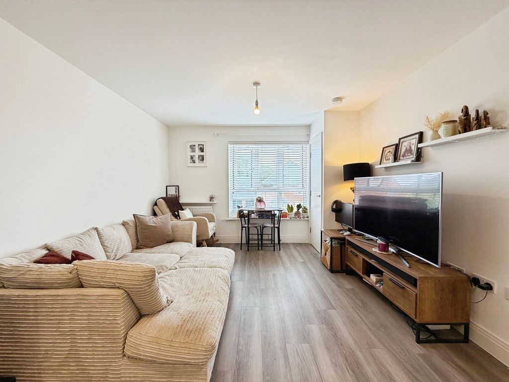 Property photo 2 of 8 Pbox-Img.Jpg
