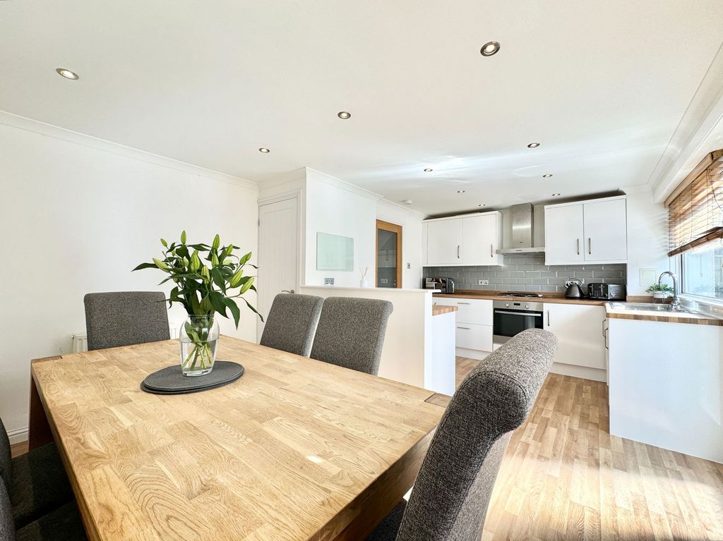 Property photo 2 of 33