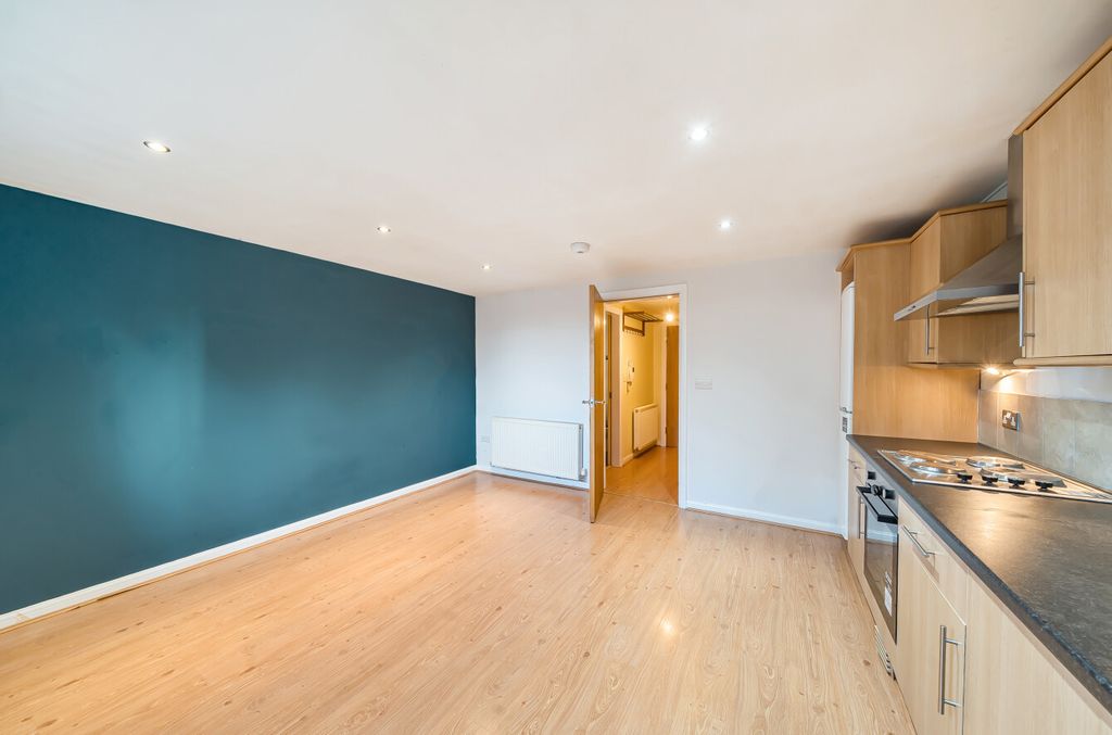 Property photo 3 of 14 1387945-8-6936E85...