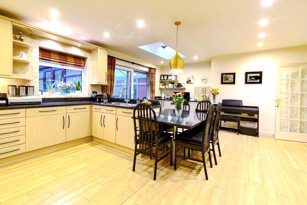 Property photo 3 of 37 Mip_7963