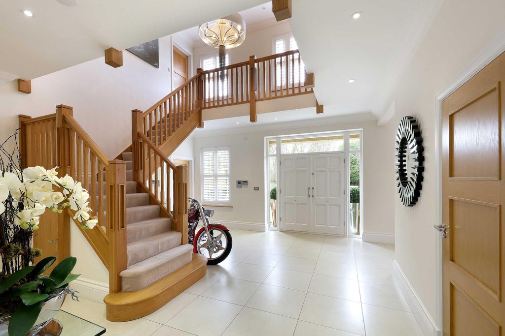 Property photo 2 of 21 Image