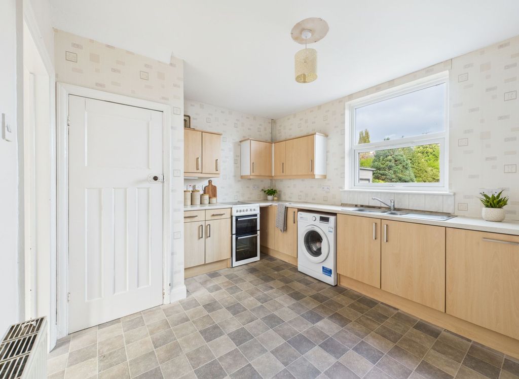 Property photo 3 of 17 Kitchen (Virtually Furnished)
