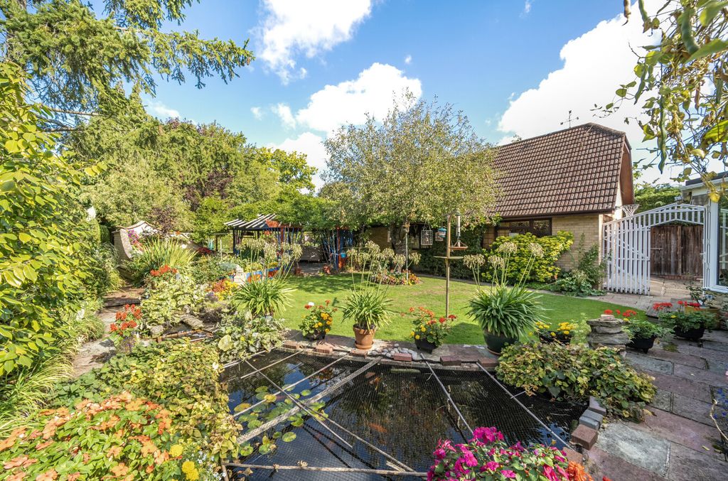 Property photo 3 of 33 Garden