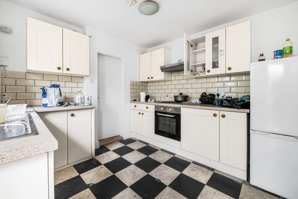 Property photo 1 of 17 Kitchen