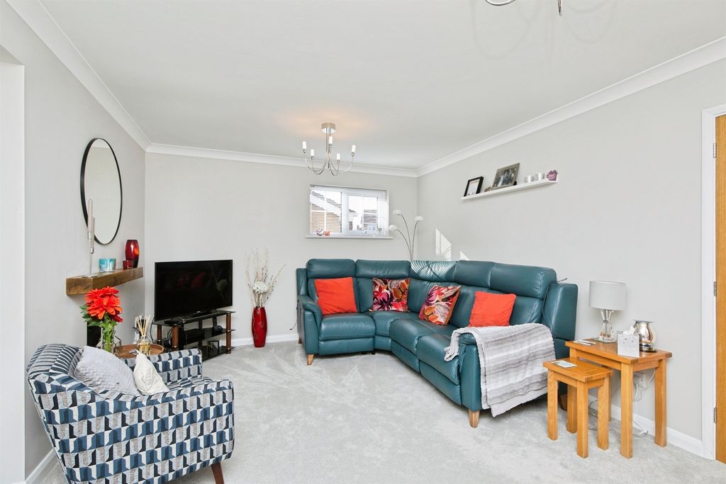 Property photo 2 of 20