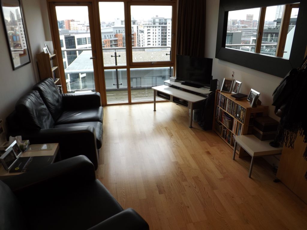 Property photo 1 of 6 Living 1