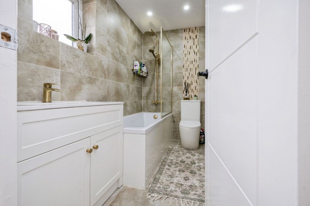 Additional image 10 of 2 bed flat for saleSpoondell, Dunstable LU6