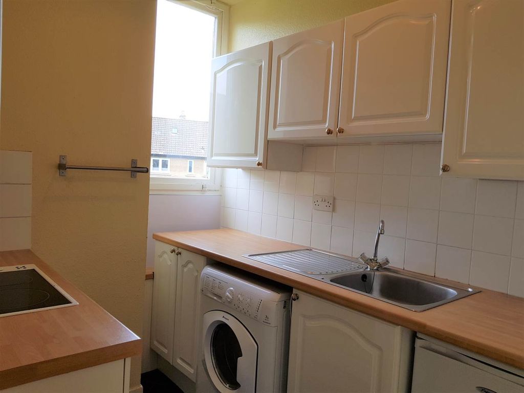 Property photo 3 of 6 Kitchen