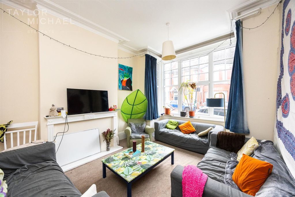 Property photo 2 of 16 Living Room