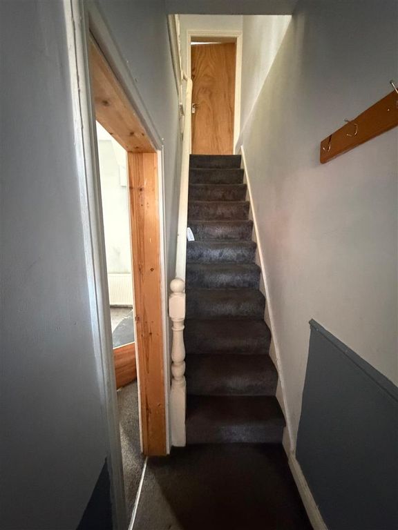 Property photo 2 of 10 Hallway