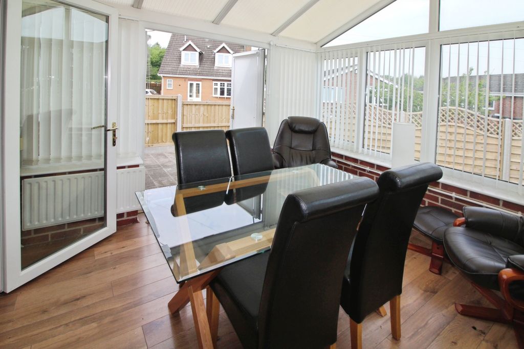 Property photo 3 of 18 Conservatory..Jpg