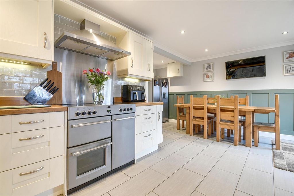 Property photo 2 of 29 Kitchen Diner