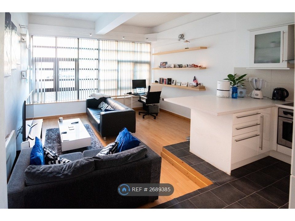 Property photo 1 of 25 Lounge