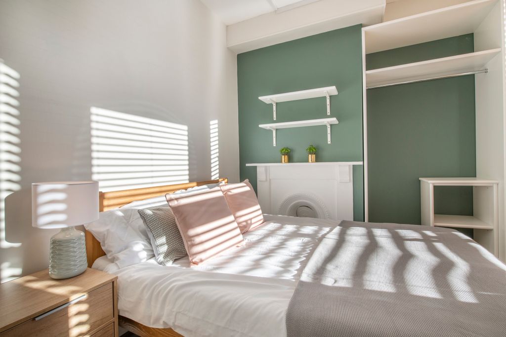 Property photo 3 of 10 44 Lenton, Bedroom 2