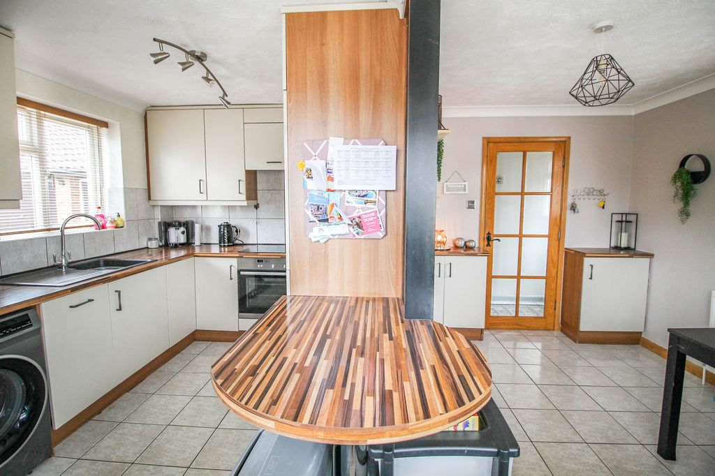 Property photo 3 of 18