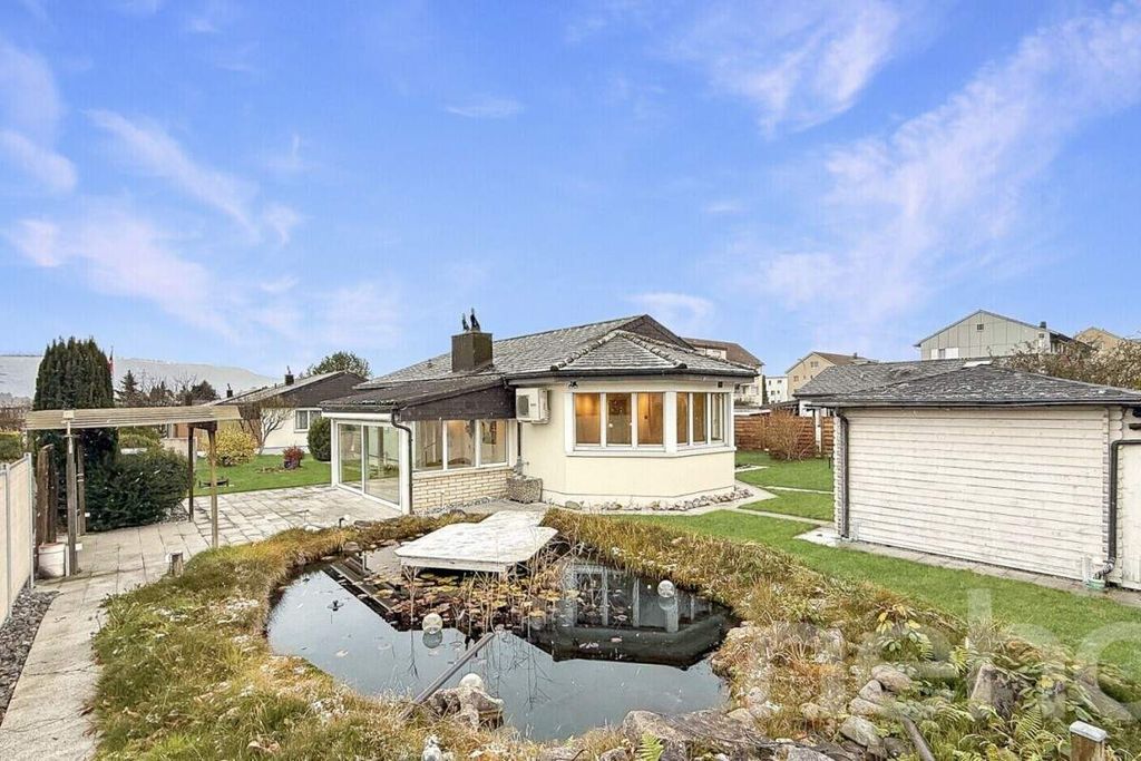 Property photo 1 of 12