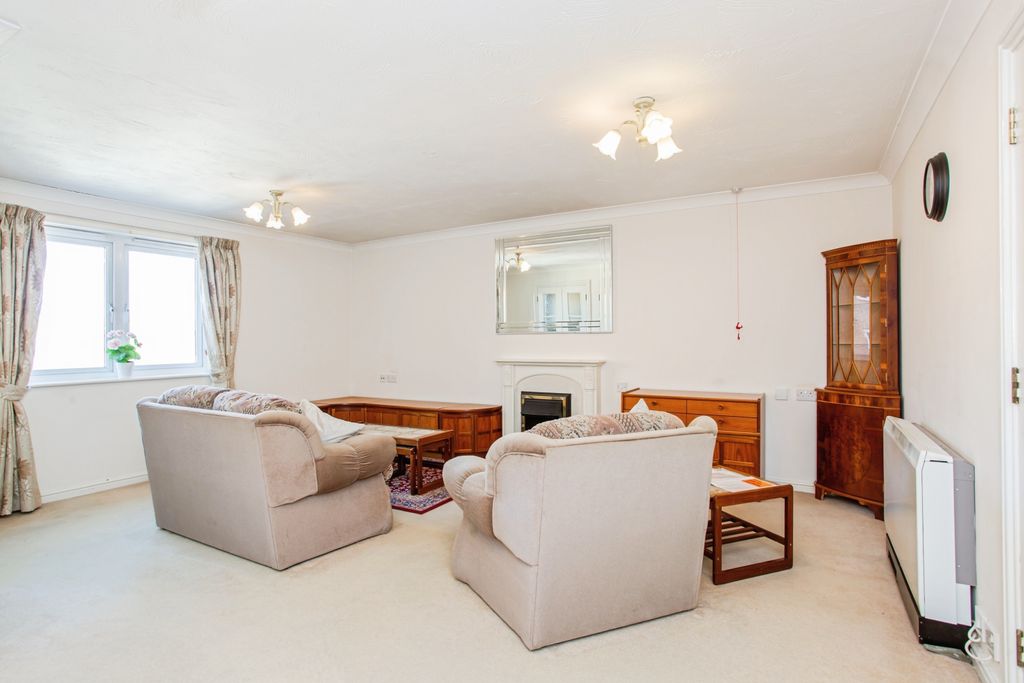 Property photo 3 of 11 Lounge